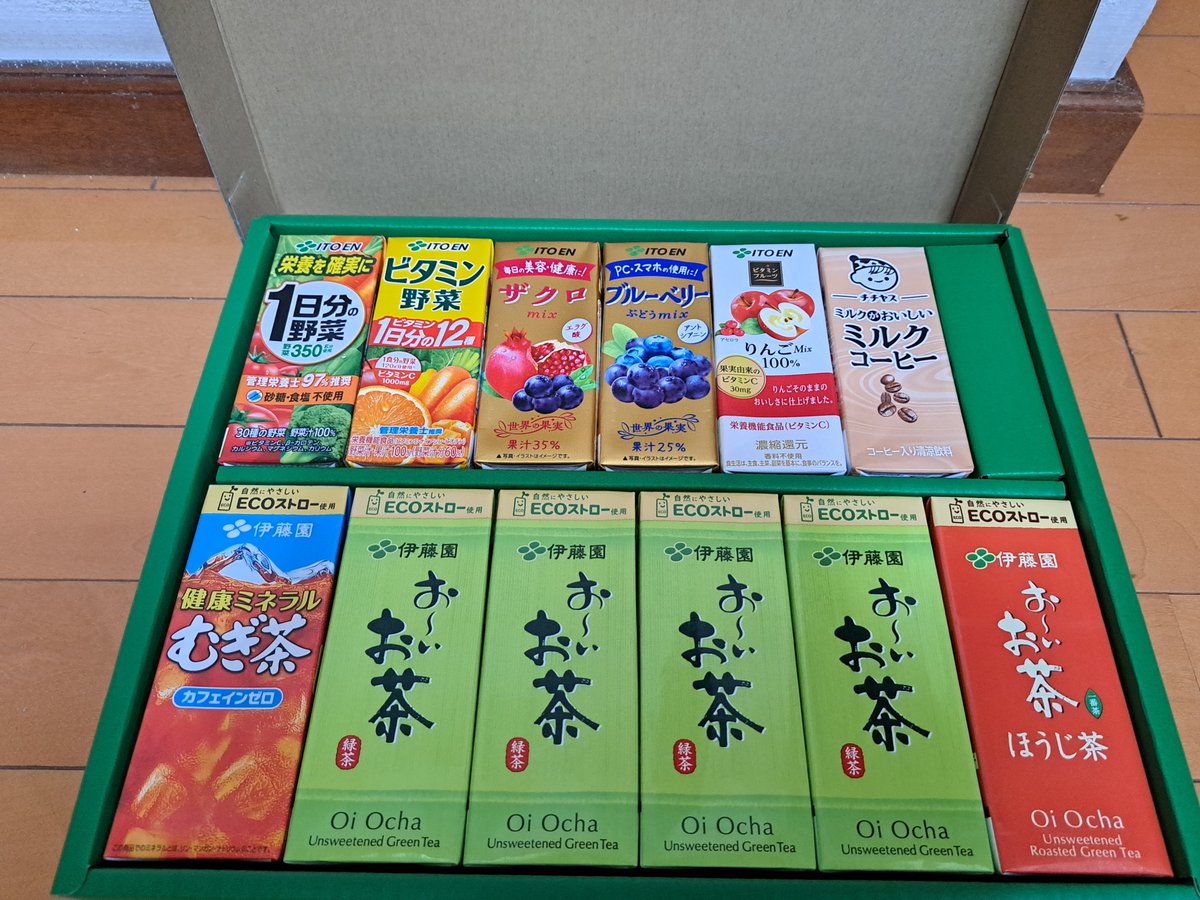 valeron2605's tweet photo. 伊藤園から優待品が届きました。しばらく前から皆さんがポストされていたので、我が家は未だかと気を揉んでいました😅
ありがとうございます https://t.co/kkVpXsVL8z