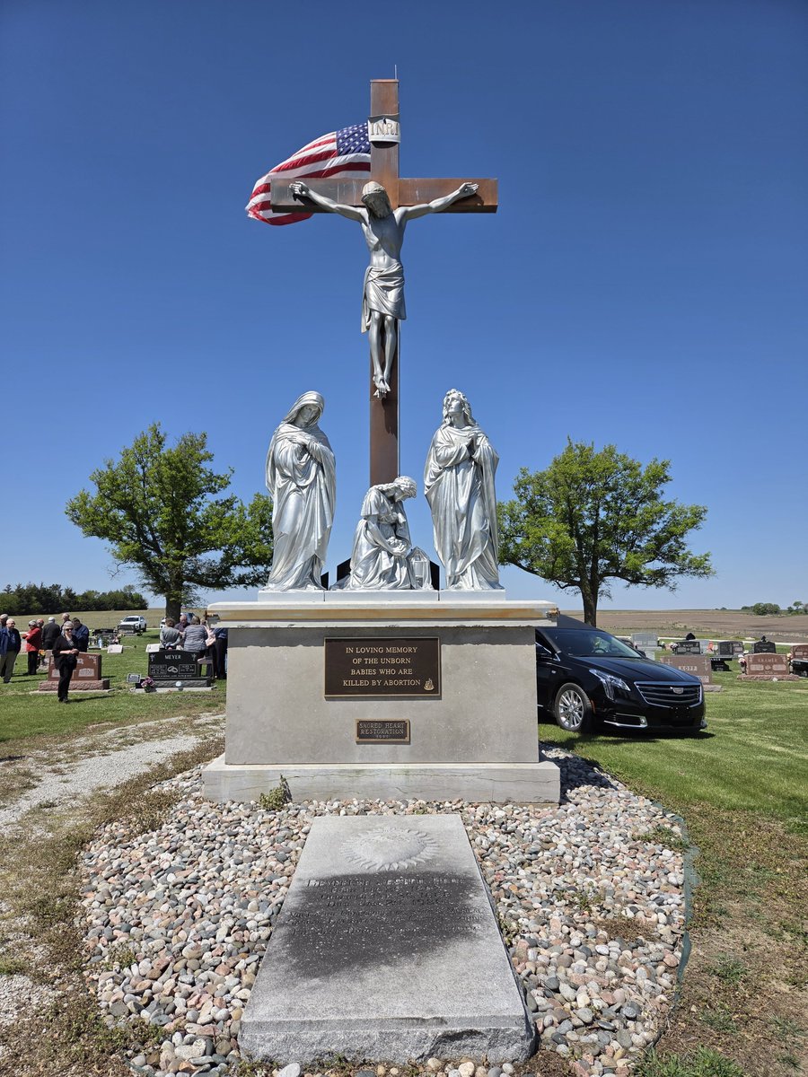 amorius's tweet photo. @trumplicans2024 This was taken at a military funeral I attended in early June https://t.co/9uVwrwBE6A