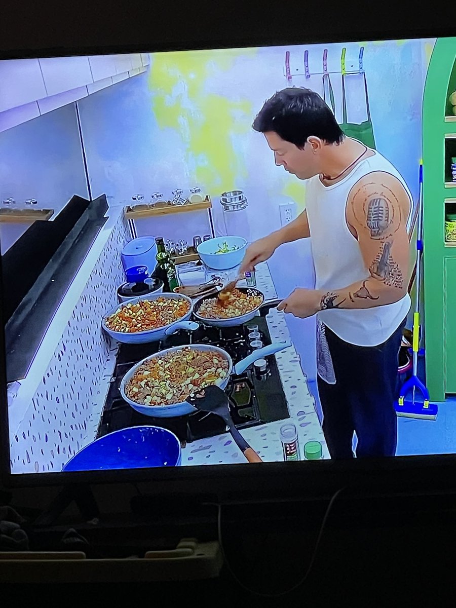 VaneSR27's tweet photo. Tan acomedidoooo… me encantaaa!! 😍🥰 
#LaCasaDeLosFamososMéxico https://t.co/fxbFzp5kNs