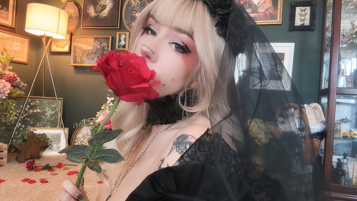 LittlesLewds's tweet photo. Wanna get married? https://t.co/pzGa2IOvcx
