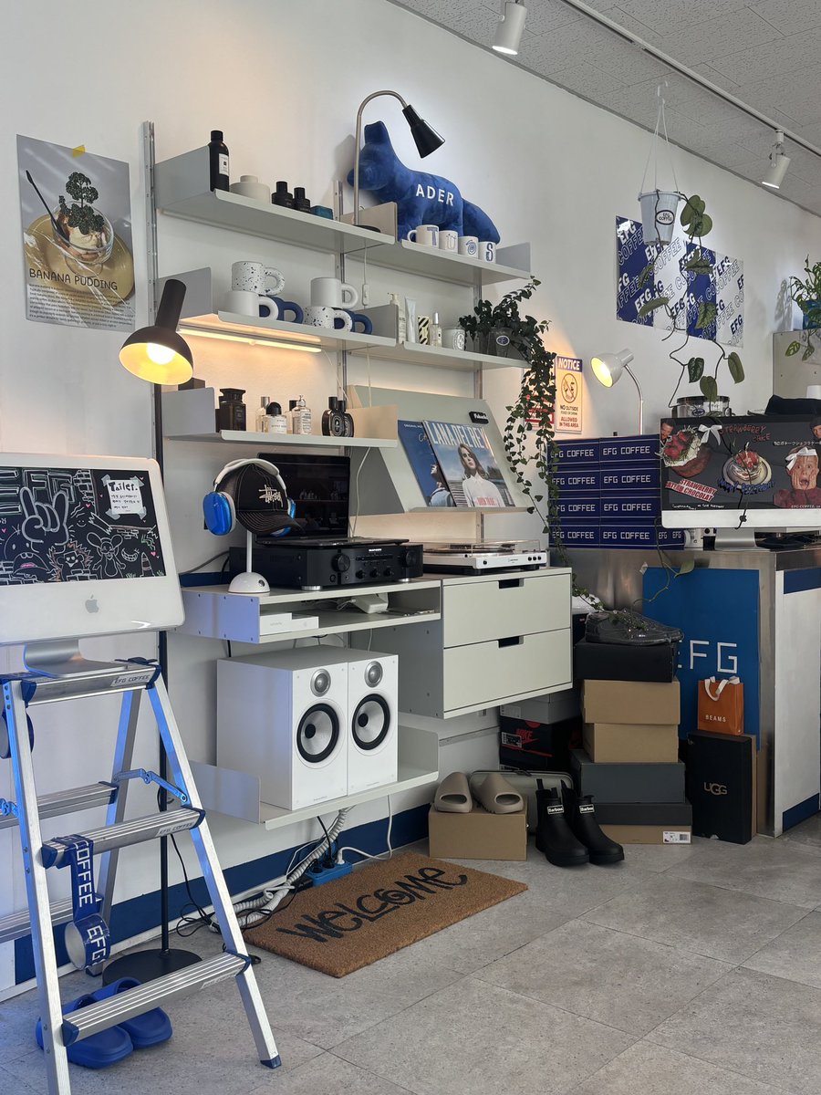 건 tweet media