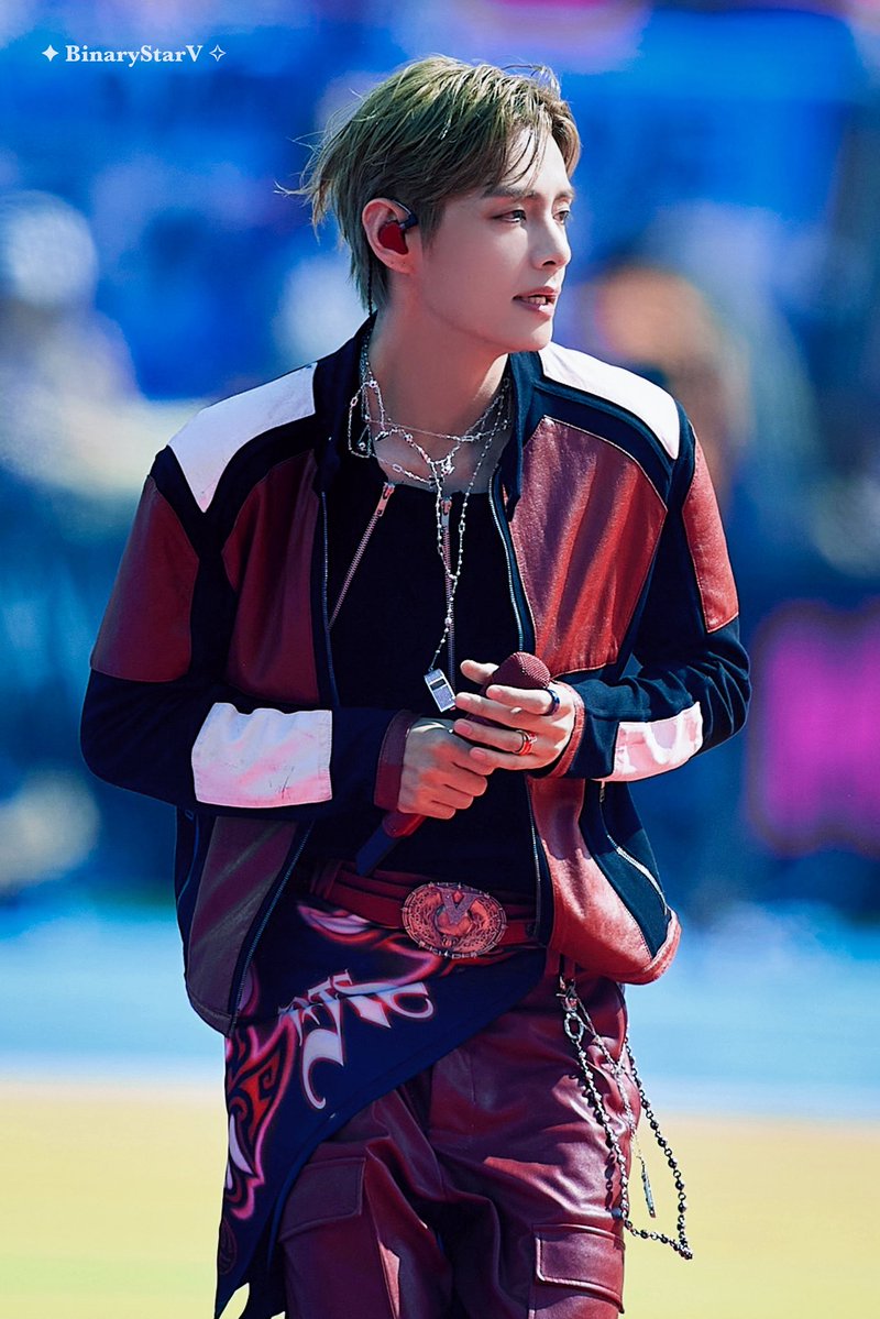 travelwithTaeby's tweet photo. It’s me, hi
I’m the problem, it’s me 

All for our Tete 

📷 @BinaryStar_V https://t.co/rNISfZD4os