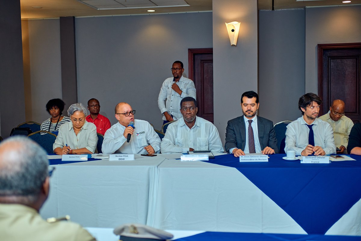 CardhHaiti's tweet photo. La Table Sectorielle sur la Sécurité (TSS) a tenu une Réunion Spéciale aujourd’hui sur l'état d’avancement du processus de rétablissement de la sécurité, les difficultés rencontrées(@pnh_officiel , @forcesarmeesht , @GSForceHaiti ) et - avec les partenaires internationaux engagés - les moyens pour trouver des réponses afin de favoriser l’exercice des droits humains et la tenue d’élections démocratiques.