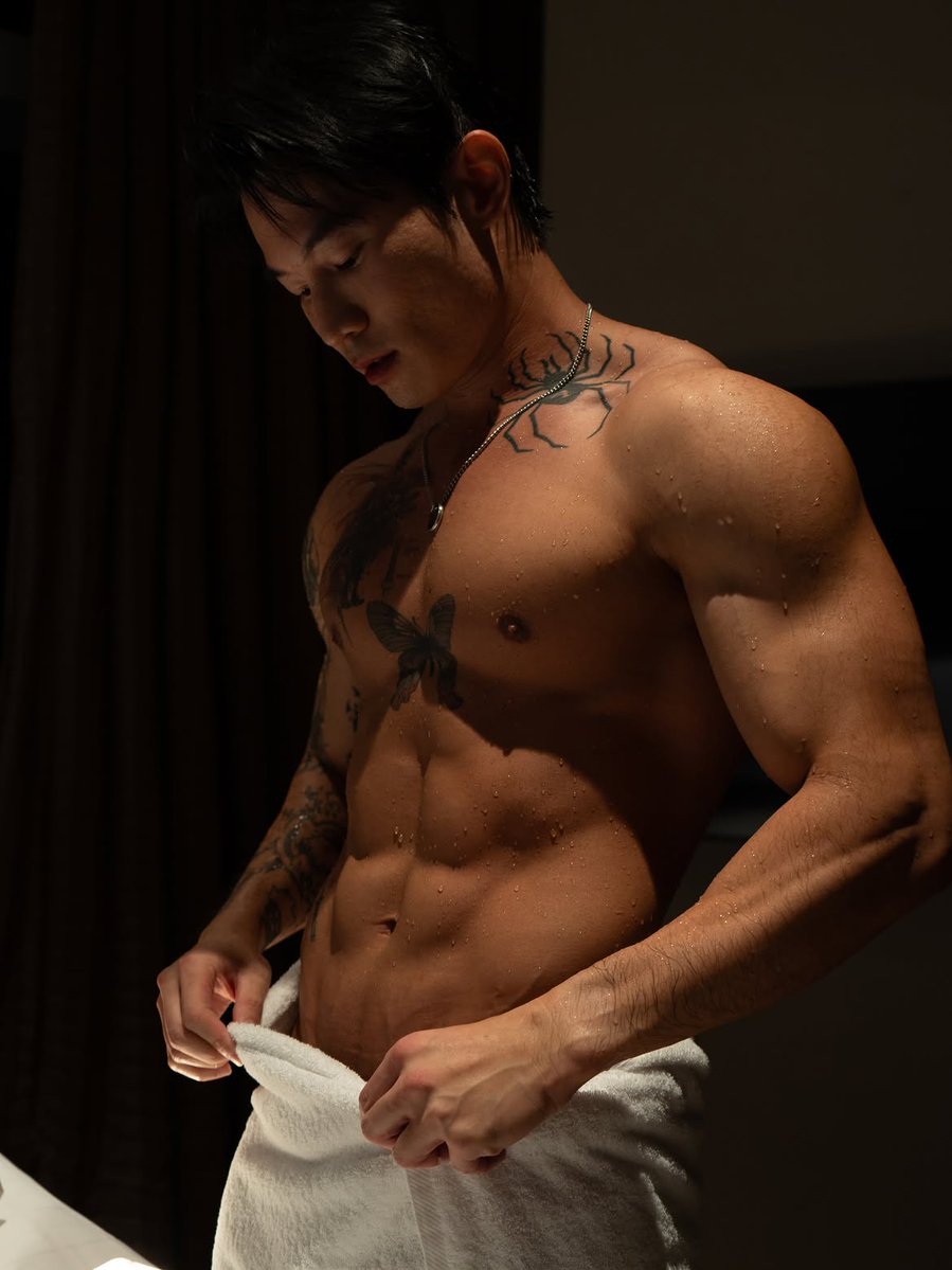 wei2b0ba's tweet photo. Thank god it’s Friday. What are you doing this weekend!? https://t.co/hqndukpboy