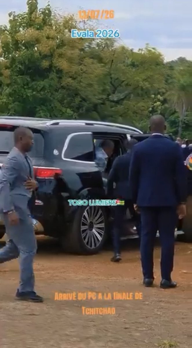 AblodeGbadja1's tweet photo. TOGO - Durant les fêtes d'Evala 2026 entre 11/7/26 et 18/7/26, @FEGnassingbe a exhibé 3 véhicules de son parc automobile, d'une valeur cumulée estimée à plus de $2 millions. Pendant ce temps, dans la région de la Kara, où s'est déroulé ces festivités, la population manque crucialement de l'eau potable. Suivez le témoignage de la jeune dame.
1. Mercedes G Wagen: $1.2 M
2. BMW i7 xDrive60: $530,000
3. Maybach GLS 600: $500,000