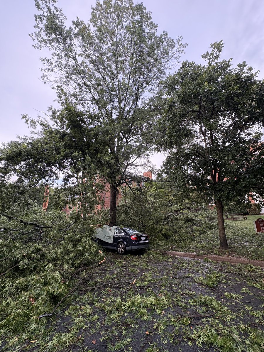 andrewgamble003's tweet photo. @maustermuhle Hopefully this gets cleared up fast, but what a storm. https://t.co/JqrDmRFOxl