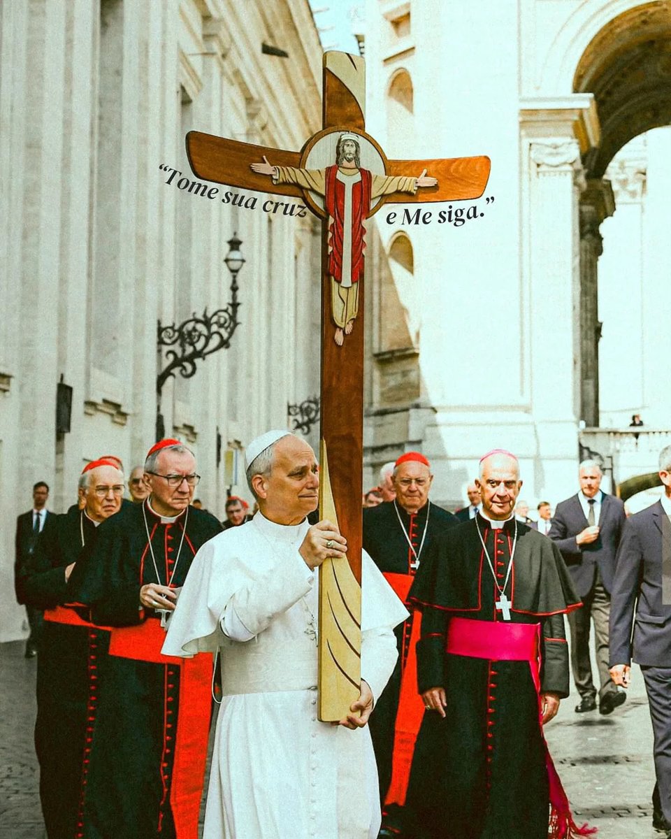 CatholicQuote12's tweet photo. Pope Leo XIV carrying a Cross! https://t.co/1JgcQHBQf7