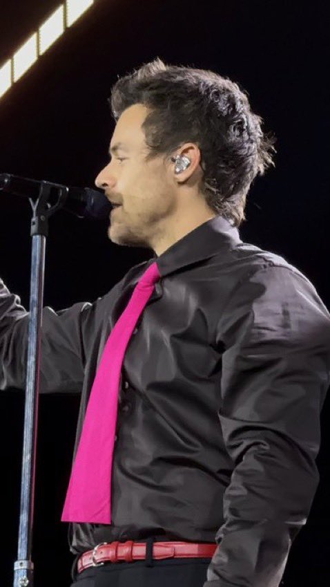 DavidMSource's tweet photo. Confira a setlist da primeira noite de David abrindo a #LanguageOfAngels em Chicago.
Oldest Castle
Honeymoon Avenue (New)
Best Parties (New)
Lace Deal (Cover)
Peter
Stomach
Criminal Lover (Cover)
Snow On The Beach (New) https://t.co/Jrf94n0Dom