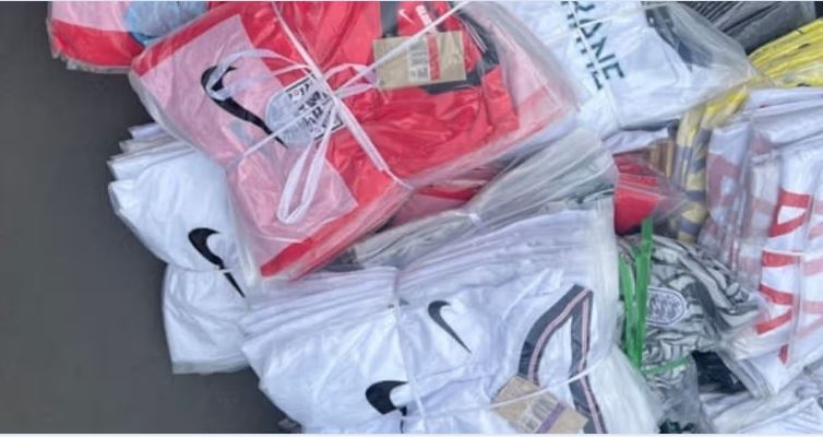 MirrorFootball's tweet photo. Police seize fake World Cup shirts worth £18.5m - what to look out for https://t.co/d54bLMcmIV #worldcuplive https://t.co/oq30bx7n9Y