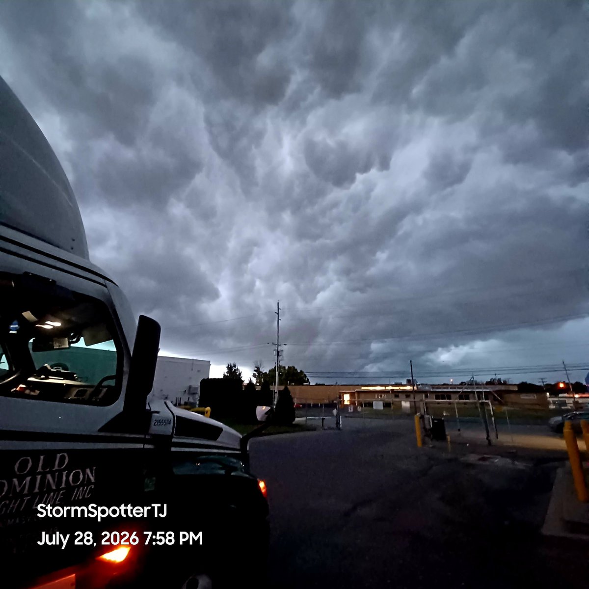 stormspotterTJ's tweet photo. Pennsauken NJ right now!!😎⛈️ @GregE_Photos @JGodynick @DrewForecast @phillywxguy_ @NWS_MountHolly 

Spotter PHPA-105 https://t.co/BFW8PJXlno