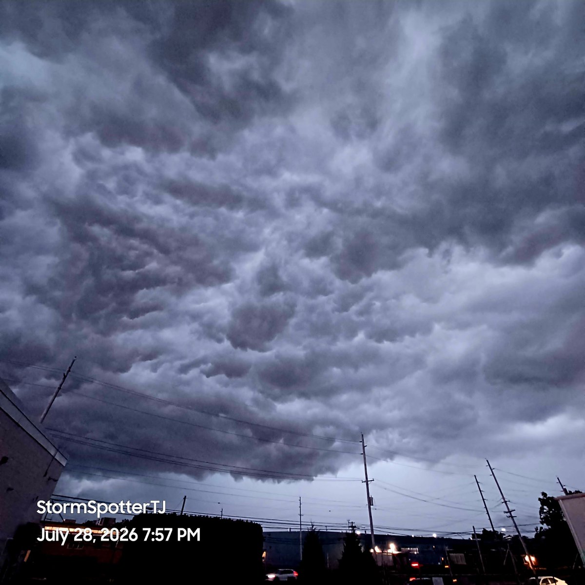 stormspotterTJ's tweet photo. Pennsauken NJ right now!!😎⛈️ @GregE_Photos @JGodynick @DrewForecast @phillywxguy_ @NWS_MountHolly 

Spotter PHPA-105 https://t.co/BFW8PJXlno