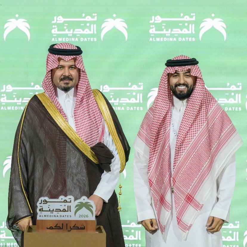 7v__yo's tweet photo. حفل موسم التمور اليوم يجسد أصالة التراث وجني العطاء 🌴✨ سعداء بتكريم #عبدالكريم_الحربي لـ كرم النخيل، نظير جهوده وتميزه المستمر ، مبارك له هذا التكريم المستحق ومنها للأعلى 🇸🇦🤍
#موسم_تمور_المدينة
@MDseason_sa | @Kemmooalharbi https://t.co/OQNV8Aq5jZ