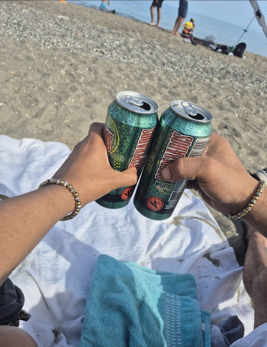 cornudosumi123's tweet photo. De playita buscando parejas o chikos dotados #malagasw #sw #hotwife #cuckold #bull #parejasw #trio #malaga https://t.co/5LoTPWNMer