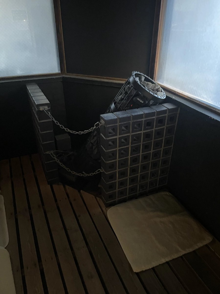 InfoYulax's tweet photo. おはようございます。
昨日の被災直後の館内の様子です。

地震時に館内にいたお客さま、
従業員も無事に避難いたしました。

繰り返しのお知らせになりますが、
本日も地震の影響で、
終日完全閉館となります。

引き続き余震が続いております。

安全第一でお過ごし下さい。

#湯らっくす https://t.co/CYz1287poy
