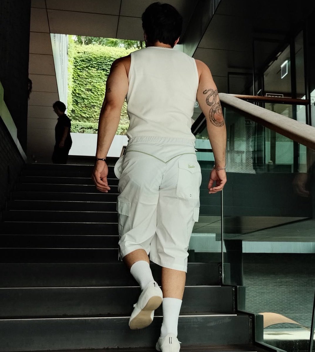 noctrlzayns's tweet photo. this is what ilya would post if he was soft launching shane 🥹🥹🥹🥹 https://t.co/8wqicVwTDW