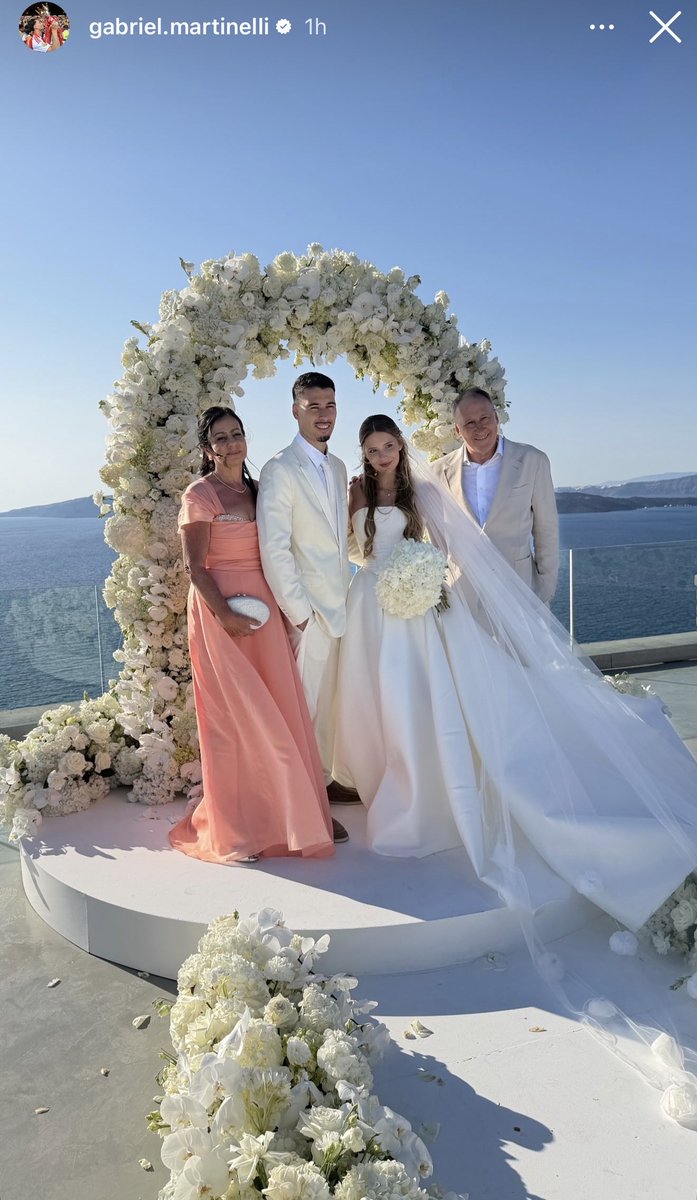 TikiTakaConnor's tweet photo. 📲 Gabriel Martinelli on instagram. 

Congratulations to Mr and Mrs Martinelli. 💍 https://t.co/iajOzrcyhP