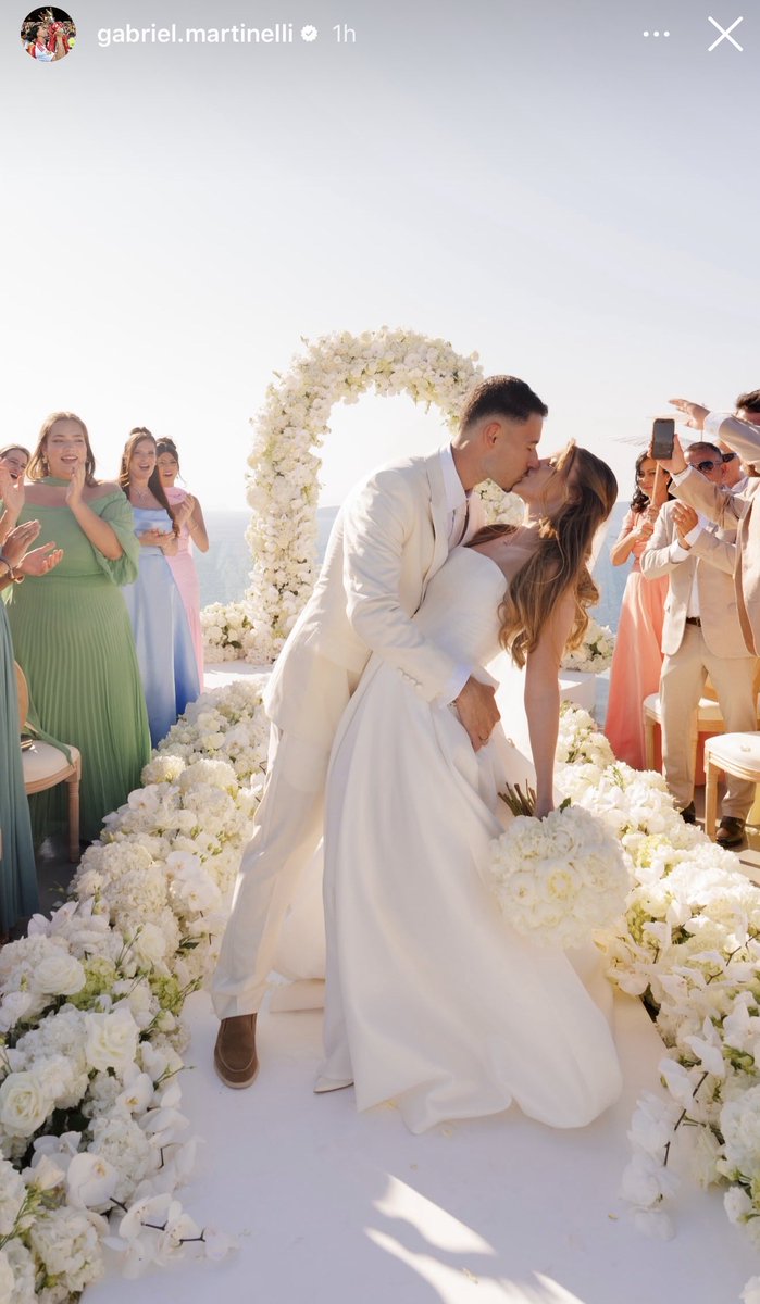 TikiTakaConnor's tweet photo. 📲 Gabriel Martinelli on instagram. 

Congratulations to Mr and Mrs Martinelli. 💍 https://t.co/iajOzrcyhP
