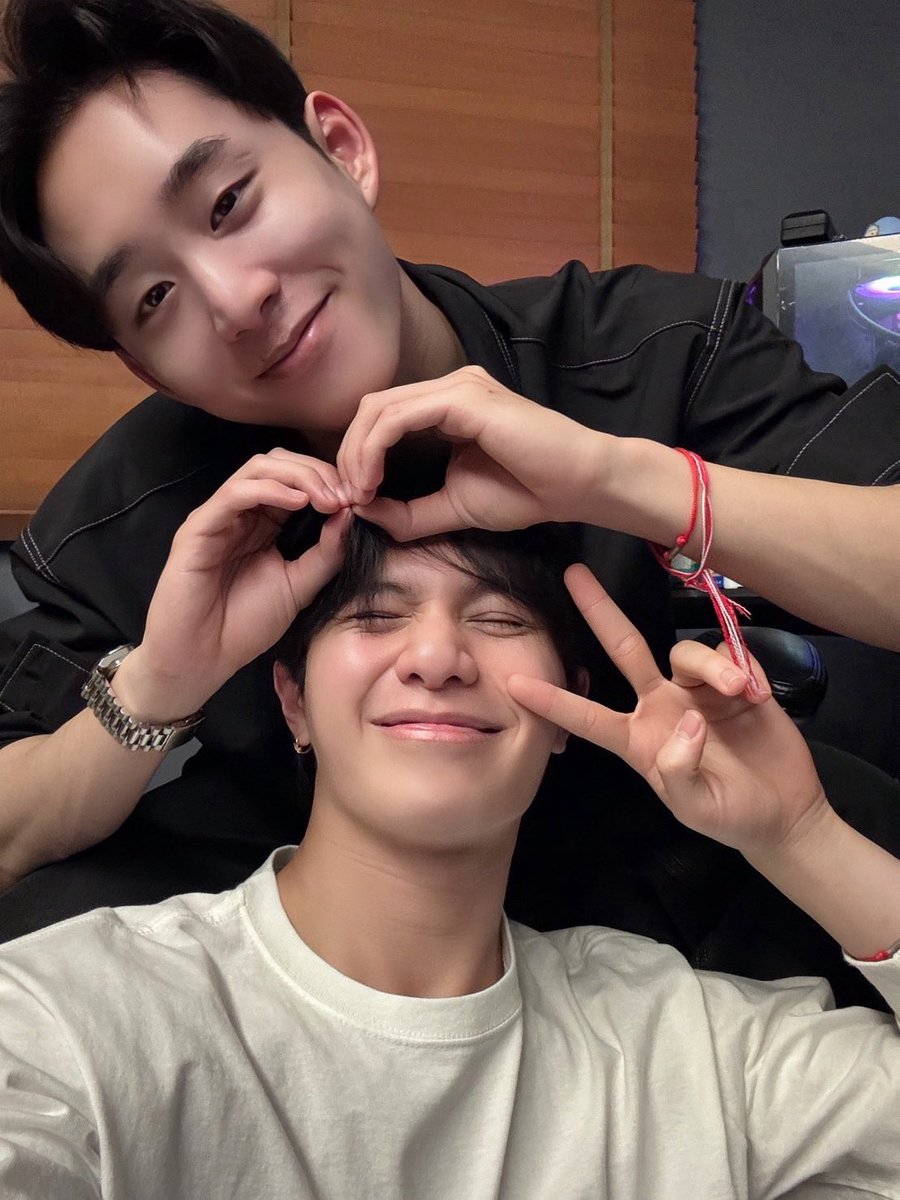 kunnu_night's tweet photo. Good morning krubbbb ☀️💞🥰
ขอให้วันนี้มีแต่เรื่องดีๆ เชพบเจอแต่สิ่งดีๆ คนดีๆ เป็นวันที่ดีอีกวันนึงน๊าา ขอให้สดใสทั้งวันนะคะ 

WilliamEst Morning Jul Day 29

#WilliamEst #williamjkp 
#est_rvp #วิลเลี่ยมเอส https://t.co/vfNjGemgsb