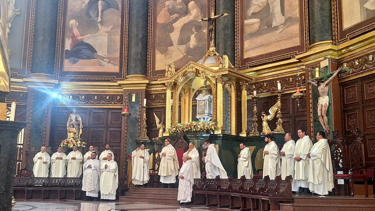 TVCA_ElSalvador's tweet photo. #DivinoSalvadorDelMundo #Novena2026
#FiestasTitulares #IglesiaCatólica
#ArquidiócesisDeSanSalvador #FeYEsperanza #TVCa
#TVCaSomosTodos #Hoy #Día1 #SantaMisa #Chalatenango https://t.co/2PnDeT87YK