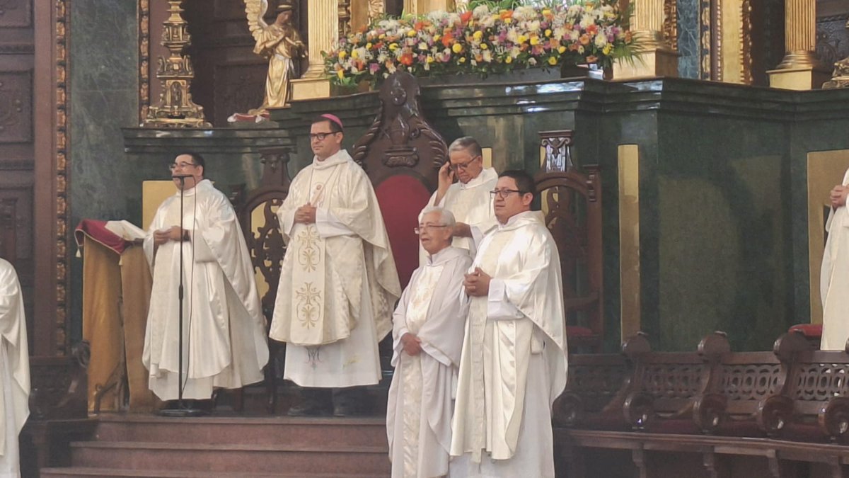 TVCA_ElSalvador's tweet photo. #DivinoSalvadorDelMundo #Novena2026
#FiestasTitulares #IglesiaCatólica
#ArquidiócesisDeSanSalvador #FeYEsperanza #TVCa
#TVCaSomosTodos #Hoy #Día1 #SantaMisa #Chalatenango https://t.co/2PnDeT87YK