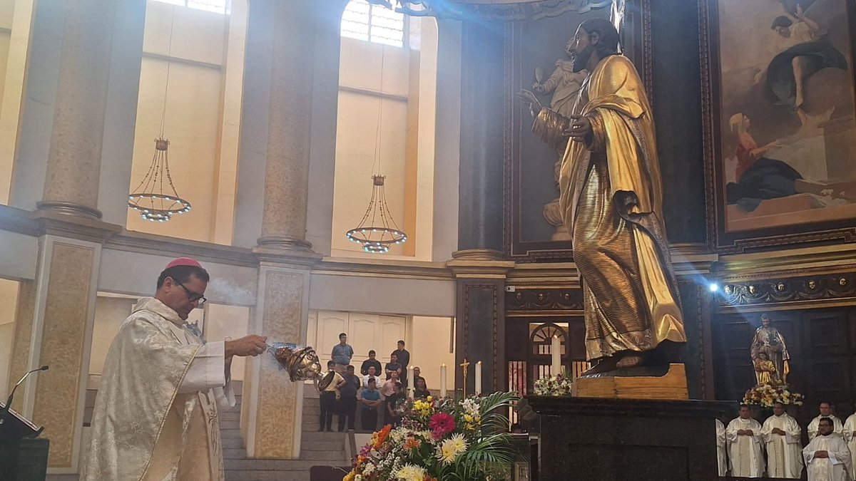 TVCA_ElSalvador's tweet photo. #DivinoSalvadorDelMundo #Novena2026
#FiestasTitulares #IglesiaCatólica
#ArquidiócesisDeSanSalvador #FeYEsperanza #TVCa
#TVCaSomosTodos #Hoy #Día1 #SantaMisa #Chalatenango https://t.co/2PnDeT87YK