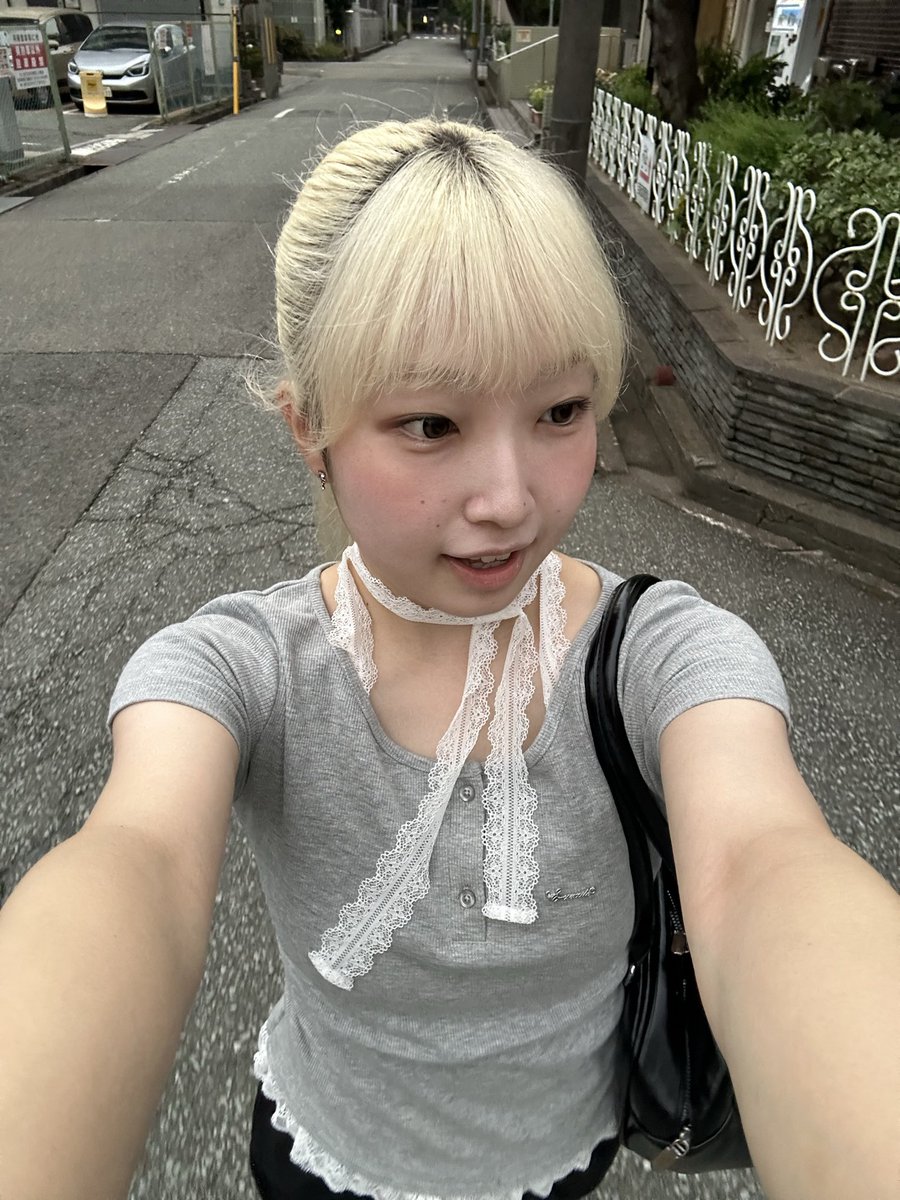 ayu__822's tweet photo. おはようございます☀️ ̖́-
髪下ろしてるのとポニーテールどっちが好きですか？😽💖
最近は暑すぎて髪結ぶ方が多め笑
 #学生ランウェイ #KCE https://t.co/dEbmf0UEak