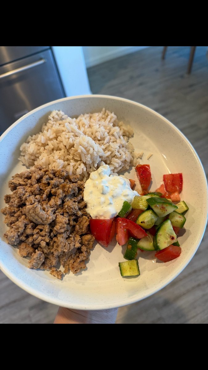 3RAminos's tweet photo. Dinner idea on a #glp
Lemon rice
Greek ground turkey
Lemon pepper tomato &amp; cucumber salad
Tzatziki sauce

#dinnerideas #glpeats #glpdinnerideas #healthyeats #balanced https://t.co/KUpx9mnsZj