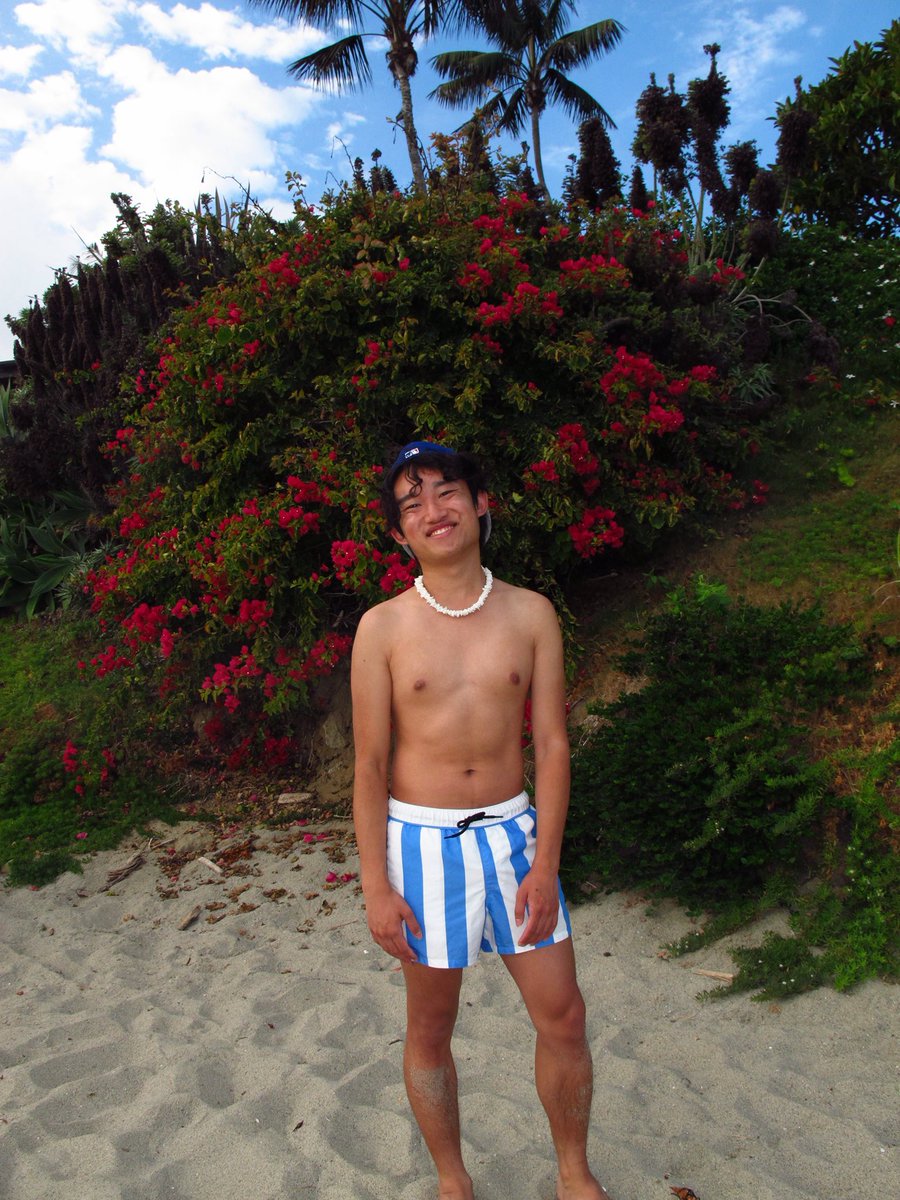 seanniemoon's tweet photo. 🌺 sean on the beach 🏝️ https://t.co/ojopkLi9eO
