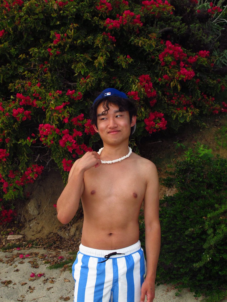 seanniemoon's tweet photo. 🌺 sean on the beach 🏝️ https://t.co/ojopkLi9eO