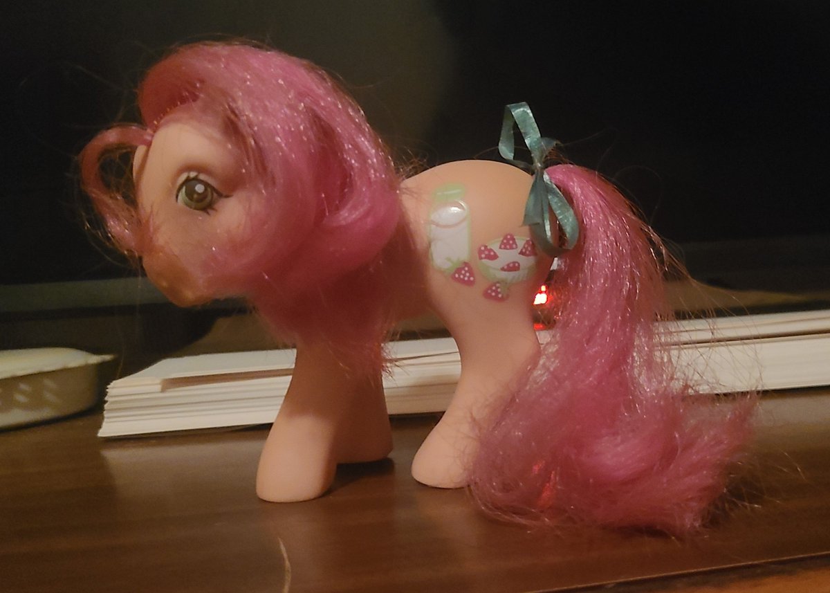 pixiepegasus's tweet photo. some of my ponies because im feeling sad about my shelves  the last one really talks she has a button https://t.co/OOKzGTNtm6