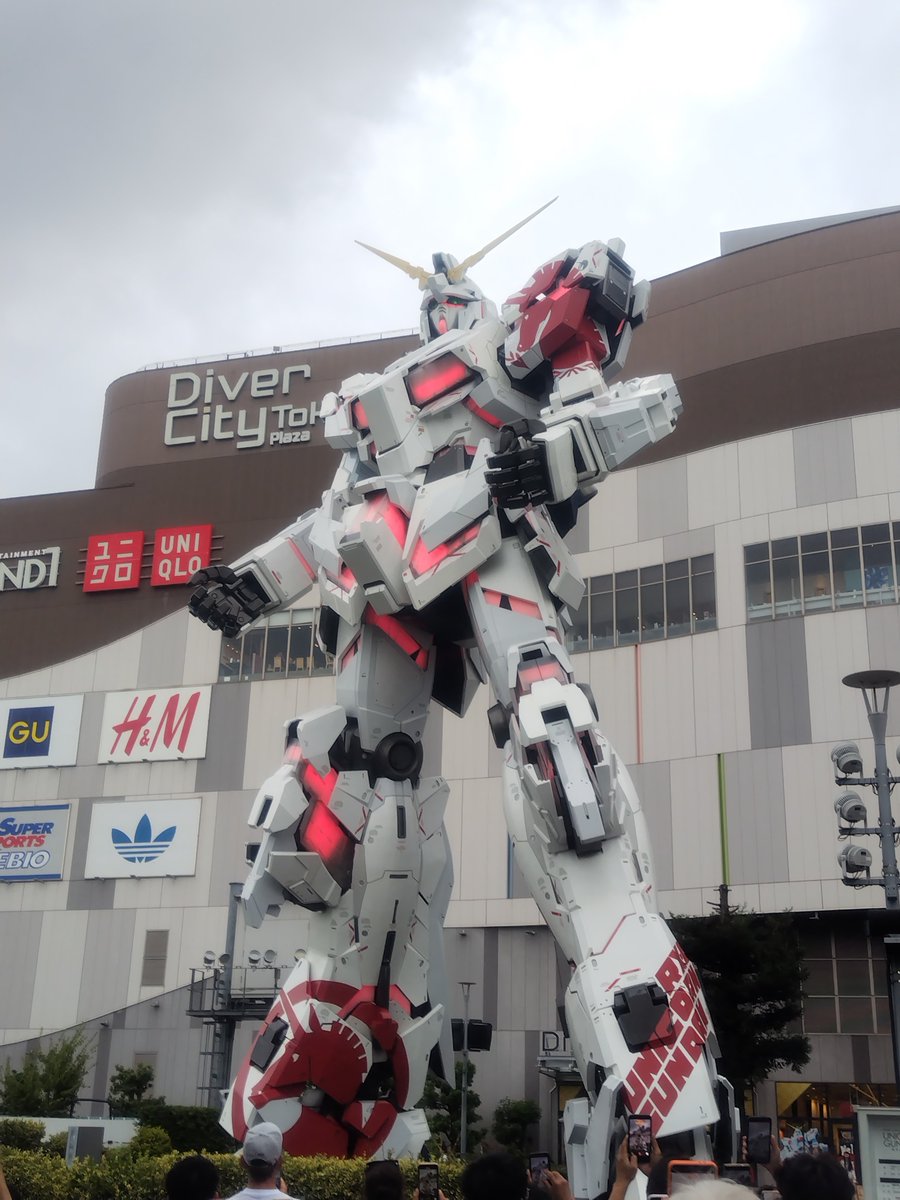 paychine's tweet photo. ウニコーンガンダム見納め
帰ったら久々にガンプラ制作したいんじゃい! https://t.co/MESXaFUK9w