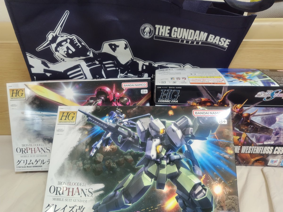 paychine's tweet photo. ウニコーンガンダム見納め
帰ったら久々にガンプラ制作したいんじゃい! https://t.co/MESXaFUK9w