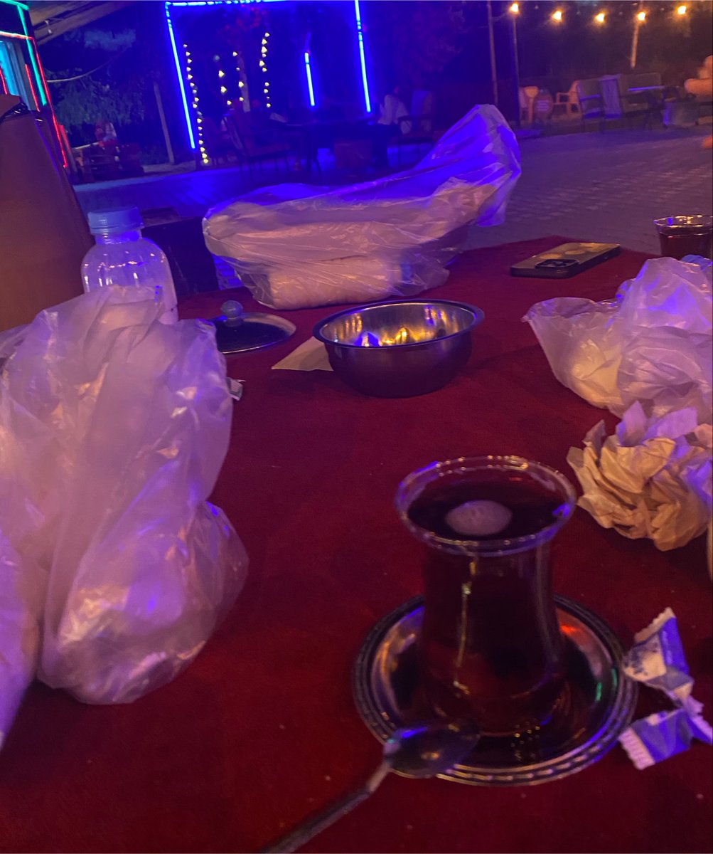 hel_1nn's tweet photo. Çay içilir, türkü dinlenilir, o yâr özlenilir:) https://t.co/oSphigFUnW