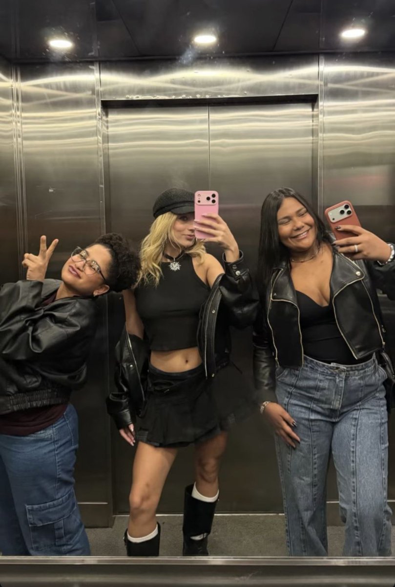 ImLampzz's tweet photo. elas sempre nessa formação https://t.co/Lvkd8M5OOa