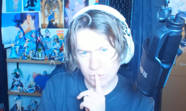 FroggerOW's tweet photo. got new lighting today, what do we think? let me know 😊🥰 https://t.co/b3NNw7QqSv