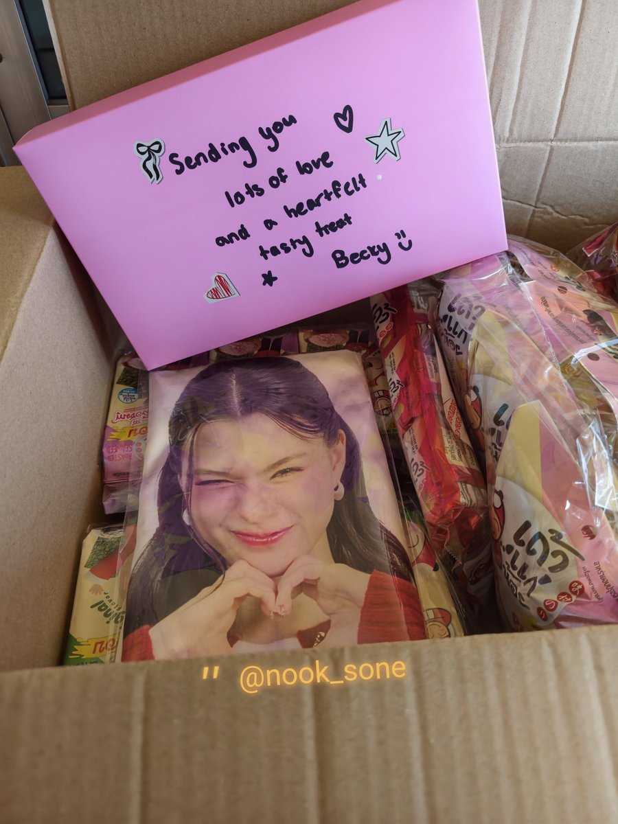nook_sone's tweet photo. น่ารักกกกก
กำลังจะออกมาทำงาน เจอคนสวยต้อนรับเลยค้าบบบบบบบ

#TaokaenoixBecky
#beckysangels https://t.co/Dp7OPtB96l