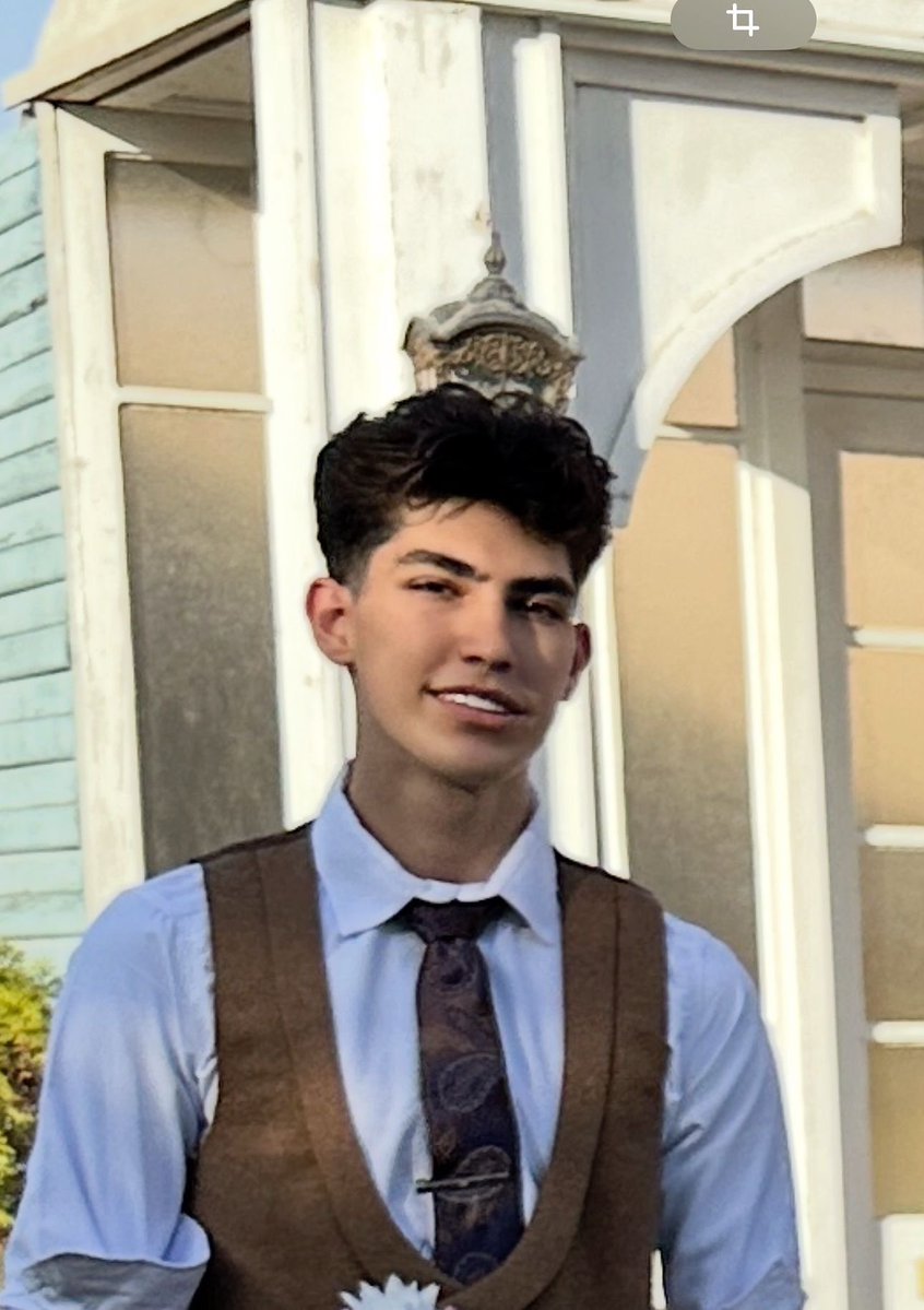 IPariall's tweet photo. #ShervinBagherian, an 18yearsold from Isfahan and one of the protesters arrested during the January protests, was forced to confess after enduring severe torture and was sentenced to death
Shervin has been transferred to solitary confinement and is at serious risk of execution. https://t.co/gDaK3EIovX