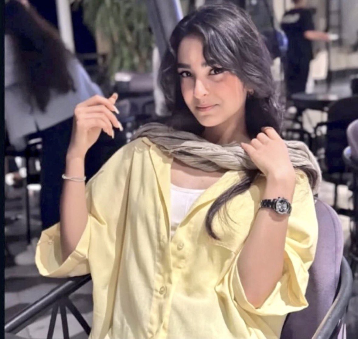 IPariall's tweet photo. Malika Azizi, from Rasht, who has been arrested by the Islamic regime and is imprisoned.
She has been issued an immediate death sentence. She is being held in Lakan Prison in Rasht, and her family has disowned her.
#MelikaAzizi
#ملیکاعزیزی https://t.co/FB72fzNRnU