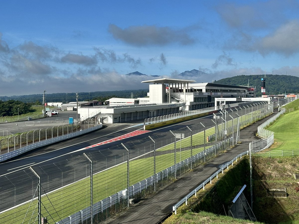 mobiltyvehicle's tweet photo. @RaceSho 坪井選手の願い叶って、今日は晴天！
爆速な坪井さんを見たい！🏎️ https://t.co/zNItROXk5g