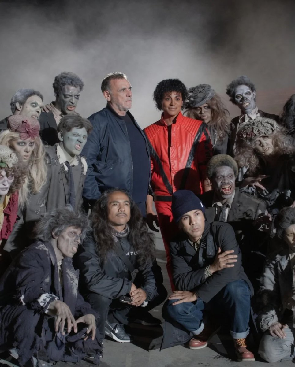 mjBeats's tweet photo. 🎬🧟‍♂️ Jaafar Jackson durante as filmagens da recriação de "Thriller" para a cinebiografia MICHAEL. 🐺🌕

👑 Mais do que uma homenagem, a cena representa o cuidado da produção em reviver um dos capítulos mais icônicos da carreira do Rei do Pop, apresentando essa obra-prima a uma nova geração de fãs.