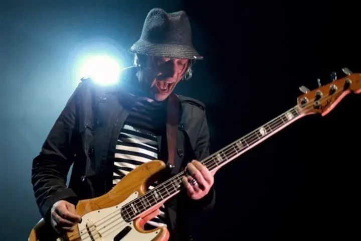 dicky_miftah's tweet photo. Happy bday Simon Jones
(29 juli 1972) https://t.co/sH4cNf8nYP