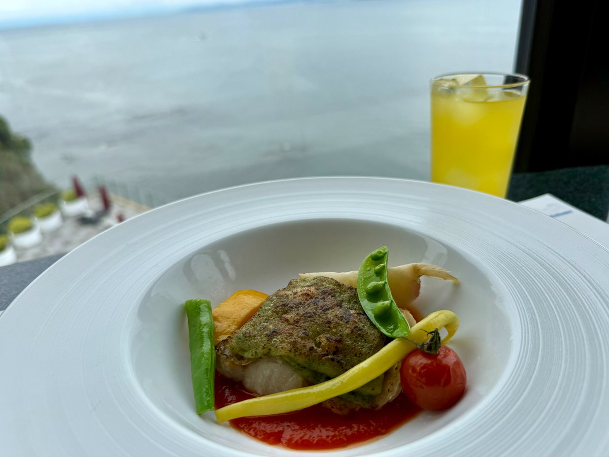 enospa's tweet photo. 【夏に食べたい、爽やかランチ】
ハーフビュッフェのメイン料理
「鮮魚のチーズパン粉焼き トマトソース 夏野菜添え」
香ばしいチーズパン粉焼きと、ほどよい酸味のトマトソースが相性抜群✨
海を眺めながら、夏ならではの味わいをご堪能ください！
#江ノ島ランチ #江ノ島グルメ #アイランドグリル https://t.co/aXgOEJuPmp