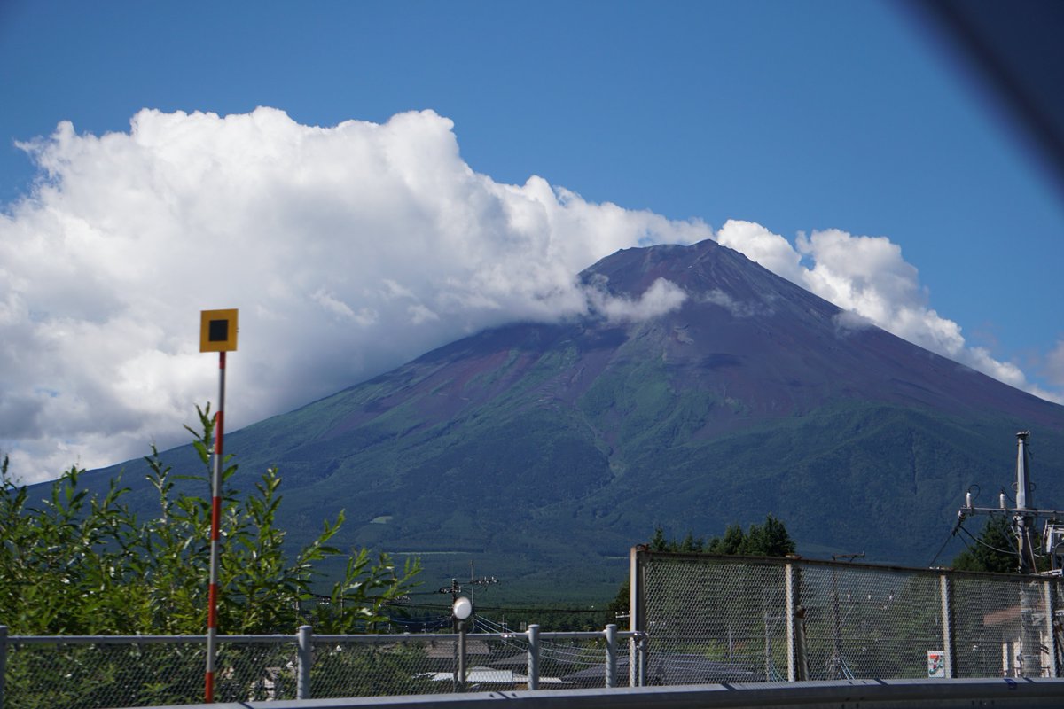 SSN_Yamato's tweet photo. 富士山🗻
富士急とのツーショット！ https://t.co/PG6RhA0kli