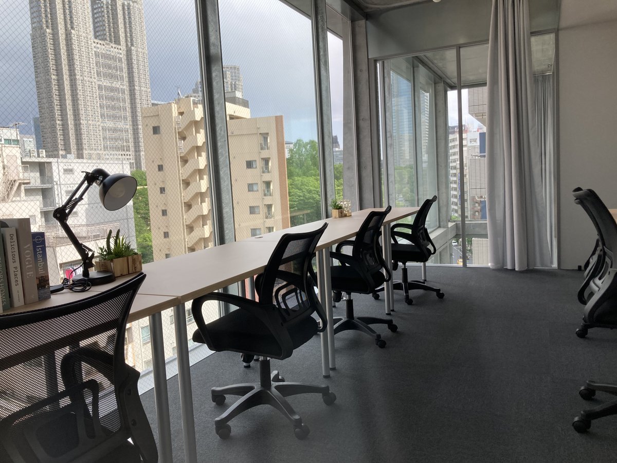 BasisPointABC's tweet photo. 【西新宿で商談場所をお探しの方へ】

「カフェで席がない…」とお困りの方へ！

大切な打ち合わせに安心して使える
厳選スポットをチェックしましょう👇
【https://t.co/rZ1LYuA64y】

#西新宿 #商談 #作業スペース https://t.co/YkoNMAp0VX