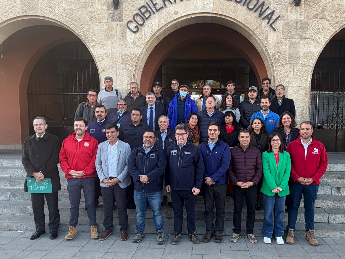 matiaswalkerp's tweet photo. Nos reunimos con representantes de la pequeña minería de toda nuestra Región de #Coquimbo. Buena reunión de trabajo con @DPRCoquimbo @dip_victorpinof ministro @DanielMasValdes y subsecretario @gonzalezgorrono. Necesitamos recuperar la conectividad y apoyarlos en la catástrofe ⛏️ https://t.co/J5R4Q4XXnU
