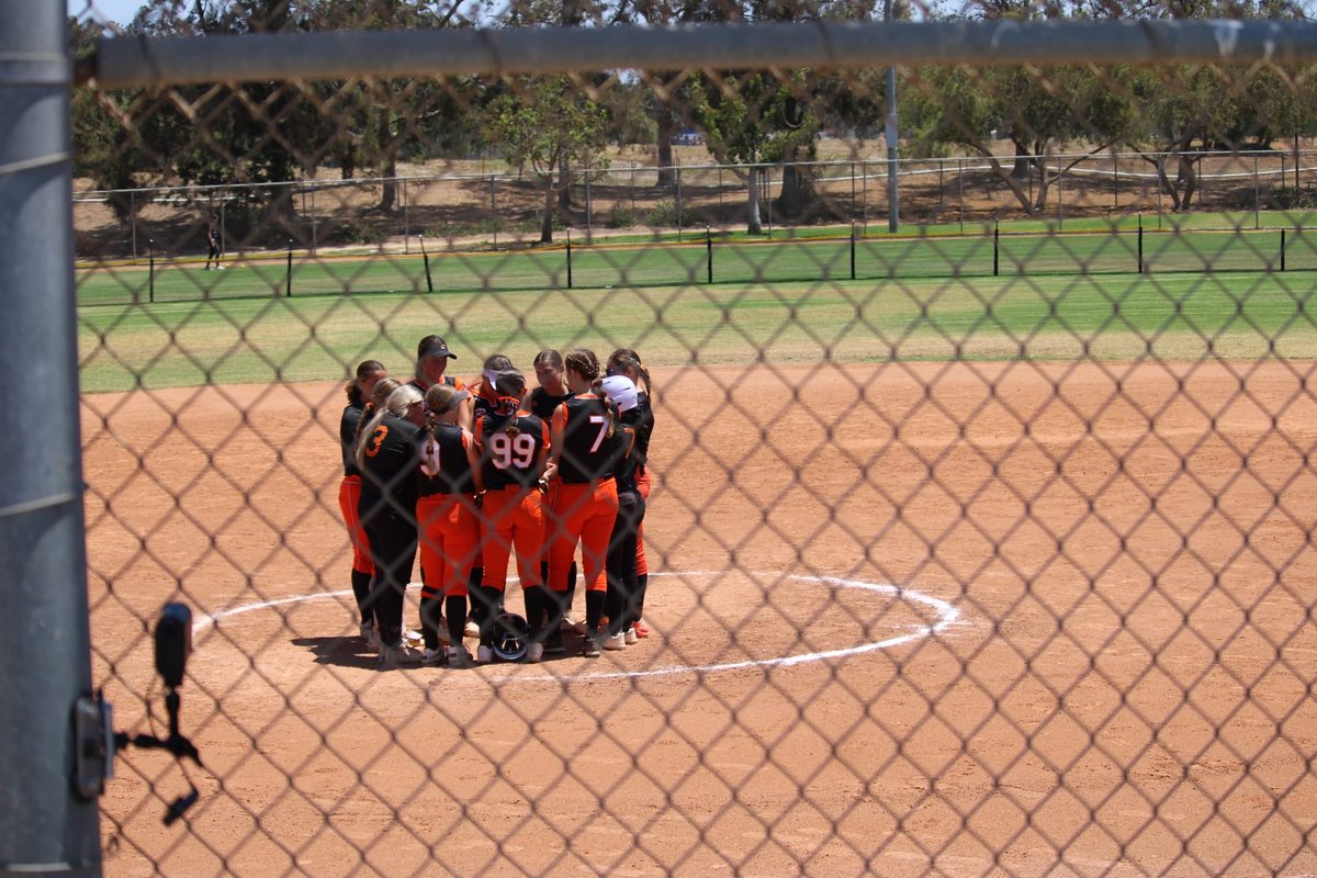 BevBandits2031's tweet photo. Pool play ✅

The Bandits finish 1-1-1 after a 10-0 win over Hustle Nation, a tie with BSC Bengals, and a battle with Lady Magic.

Bracket play starts tomorrow at 8:00 AM. Time to turn it up another notch. 🧡🖤🥎🔥 https://t.co/OD9hDz4kpY