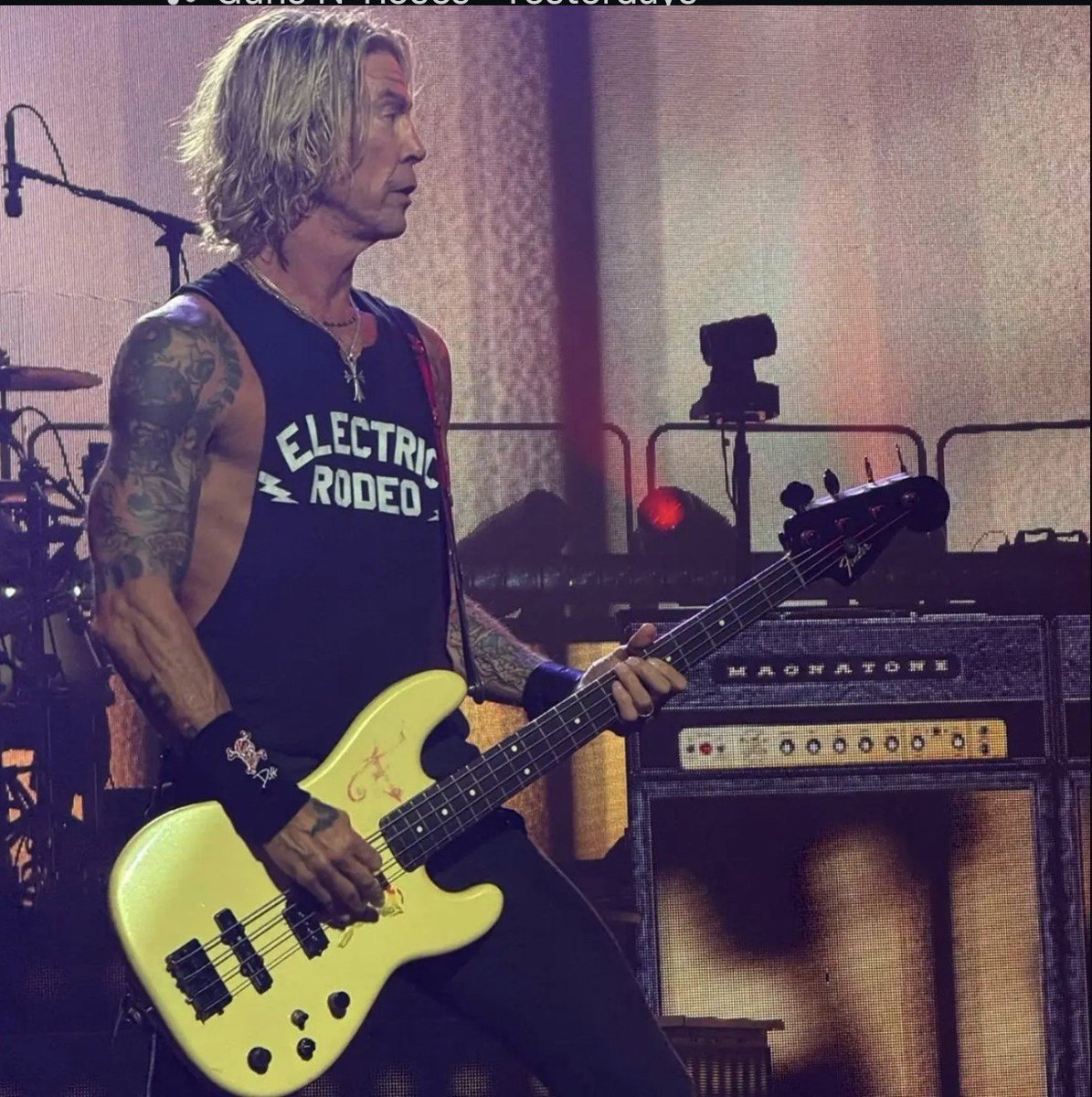 DuffMckaganArg's tweet photo. Más fotos de @DuffMcKagan en el show de @gunsnroses en Saratoga el 26/07/26
Thanks @amanda__ann1 for the amazing pics shared
#duffmckagan #gnrtour #tourlife #duffmckaganargentina https://t.co/HAW1QymDkY