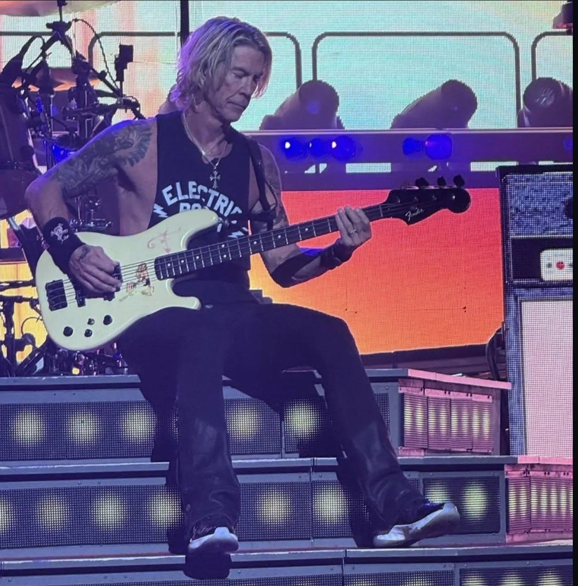 DuffMckaganArg's tweet photo. Más fotos de @DuffMcKagan en el show de @gunsnroses en Saratoga el 26/07/26
Thanks @amanda__ann1 for the amazing pics shared
#duffmckagan #gnrtour #tourlife #duffmckaganargentina https://t.co/HAW1QymDkY