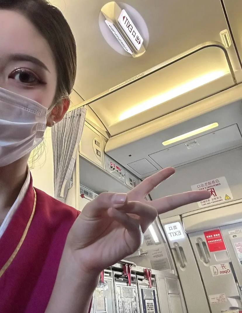zinoubozo's tweet photo. 今天又是努力的一天  #空姐日常 https://t.co/m6ugP9Pk8E