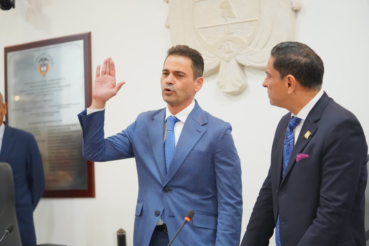 CamaraColombia's tweet photo. Atención 🚨 La #ComisiónTercera eligió mesa directiva:

📌 Presidente: @apecuello  
📌 Vicepresidente: @diegofranariza  
📌 Secretario General: Nestor Eduardo Imbet Erazo. https://t.co/2NQzAsMmjM